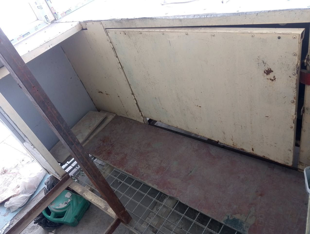 السلام عليكم جام خانة للبيع 3متر ×العرض 2 تفصال مع مغلفة من الداخل +حديد ثقيل  بورد كهرباء مكانها بغداد العبيدي ‏‪0773 432 3071‬‏
