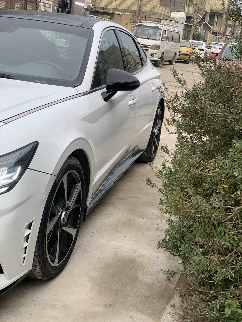 بسم الله الرحمن الرحيم
هيونداي سوناتا لميتد 2023 وارد امريكي 
سعر 172وبيها مجال للشراي تأمر
محرك 1600 Turbo. المسافة المقطوعة-27الف
سيارة 1/1 مواصفات لميتد معروفة 
كشن كهربائي-تدفئة كشنات-تبريد قطعتين-بانوراما-شاشة ديجتال الكتروني -12سماعة BOSS-جنطة كهربائية ذكية -كير دكم سايد بريك دكمة)
سيارة جديدة مقارنتن بخواتها ماشيه اقل صدر مال شركة سيارة حادثها بنيد وباب وجاملغ حادث صطحي لا لغود ولا شواصي فقط ايرباك ستيرن 
———
رقم الهاتف للستفسار ::***********
فقط واتساب متواجد
عنواني..بغداد البياع
