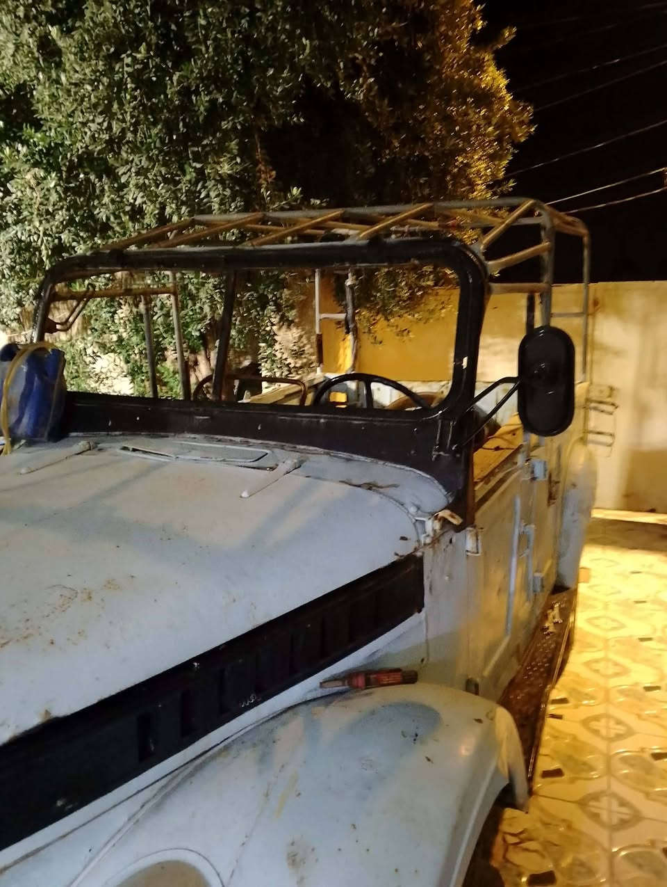 السلام عليكم سياره جيب السياره محرك كير تيوته نظاف تايرات اخو الجديد مصاطب جدد ماشادهن يرادلهه ترتيبات خفيفه للمراوس مراوس فقط بسياره تكسي للستفسار ***********
