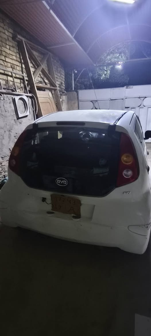 السلام عليكم 
سياره pyd 
موديل 2013 
رقم كربلاء
 سياره جديده مال بيت  كل نقص مابيه بصمه 
بيع او مراوس حسب القناعه 
للستفسار اتصل ***********
