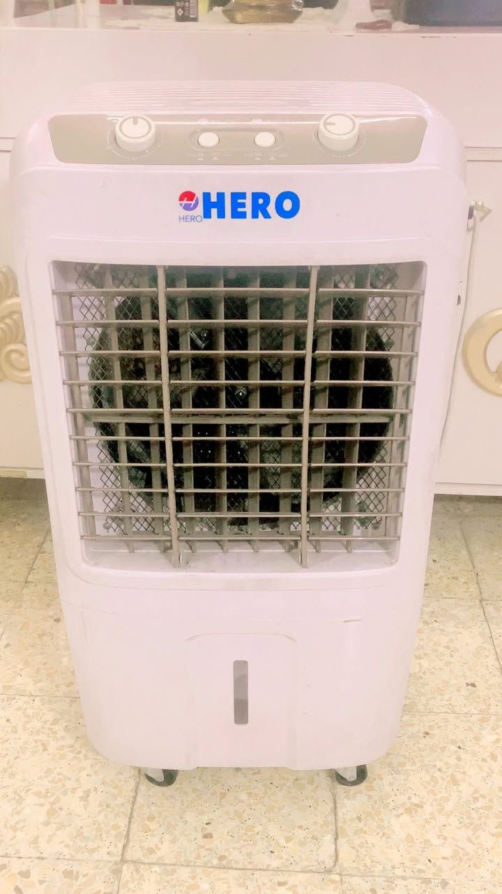 سلام عليكم
كونفيرا من شركة Hero جدا نظيفة استعمال شهر فقط.
بيها ثنين قوالب تتبرد وتنحط بلكونفيرا للتبريد
تبريدها كلش بارد 
تفيد الغرف الصغيرة او المطابخ


**إذا كنت صاحب هذا الإعلان وتريد حذفه لأي سبب، رجاءا أرسل رسالة إلى الدعم الفني**