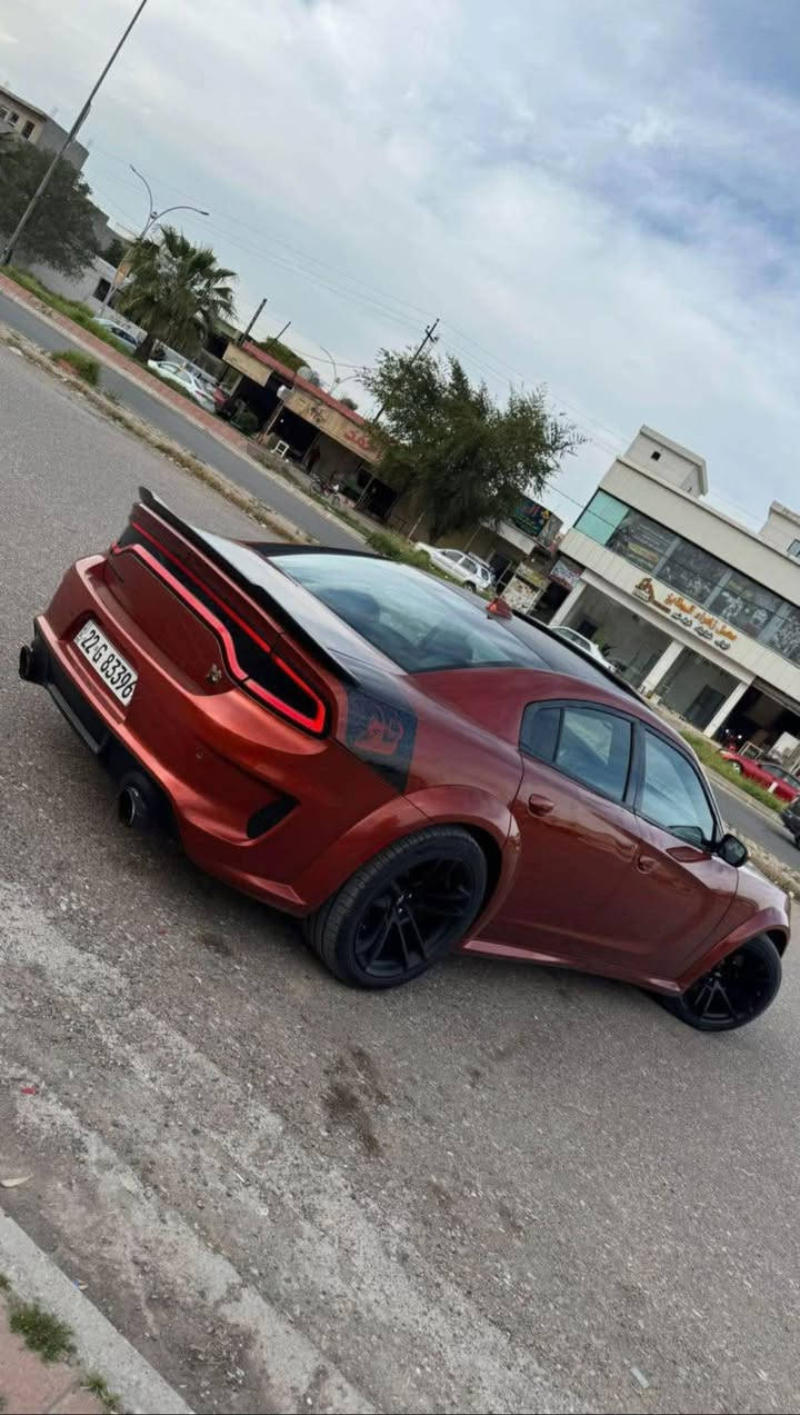 سلام عليكم 
الوحش الامريكي دوج جارجر سكات باك 🚀 
V8 6400 cc
عدد الاحصنه 600 حصان 🐎 (مزودد)
موديل 2022✅
السعر :230 $$ 

لون: مشمشي 🧡

‏ممشى السيارة : 33 الف ميل 

مواصفات السياره (فول):
1- فتحة سقف 
2- شاشه كبيره كار بلي
3- كشنات الامامية حضن + تدفئة و تبريد 
4- وخلفي تدفئة فقط 
5- كشن السايق 3 وضعيات خزن 
6- استيرن تدفئة و الكتروني
7- دركة حرف D
8- شفتات سترين 
9- تبريد قطعتين 
10- بيها اربعة انطماط تحكم بل قياد 
نظام الاقتصادي 
نظام المريح 
نظام السريع 
ونظام الحلبات 

اضفات الموجودة على سياره:
((تزويد 🚀 ))
 ثلاجة سنايبر هولي الجيل الاخير جين 3 استيل كما موضح بل صور
و شوتة afe بور المفتوحة 
و داون بايب استيل من امريكا 
و دبات تحكم ريمونت تتكحم بل صوت 
و عليها بلكات ريسنك 
و لف حماوة مشمشيتو 
برمجة البطل مصطفى ايكل 🦅
حادث السياره :
بونيد مبدل 3 فتحات 
جاملغ ايسر مبدل 
 وبيها قطعتين صبغ 
و 6 اماكن تعديل بارد

مكان السياره : كركوك 
رقم الهاتف : ***********
والي مو شراي رجاً لا يتصل و كلشي بسعرة 
سعر السياره : 230$ ✅✅
