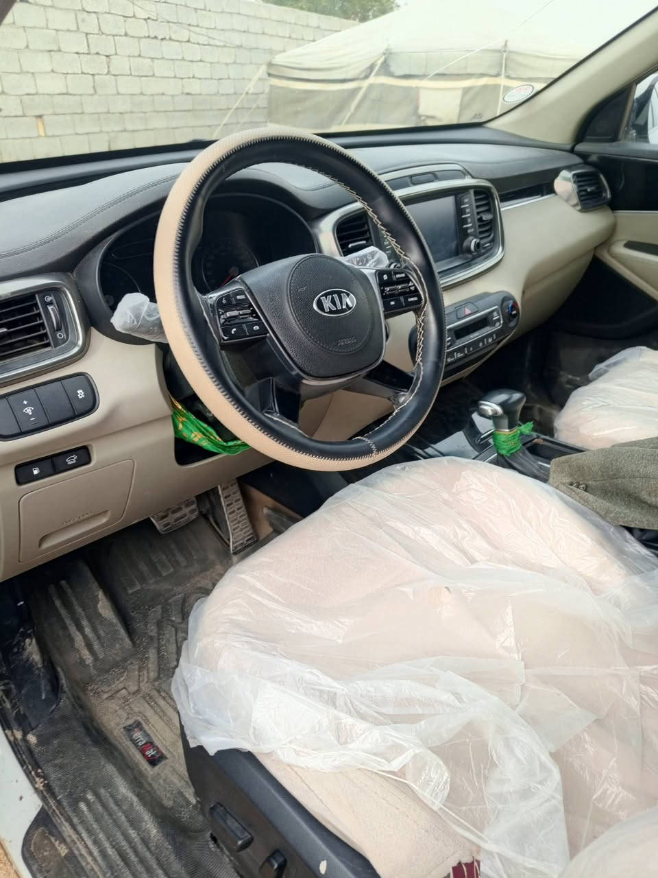 للبيع كيا سورنتو موديل 2020 رقم بغداد بسمي  سياره خليجي مكفولة مواصفات سياره فول سبعه راكب محرك 6استندر  مكان سياره ذي قار قضاء سيد دخيل الا استفسار رقم الهاتف *********** السعر 255 ورقه
