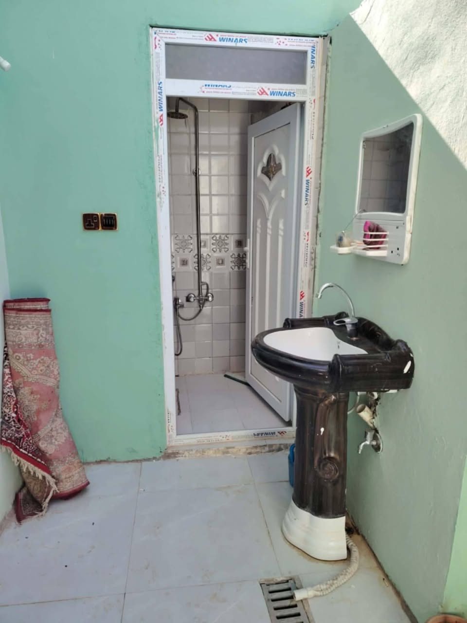 بيت ١٠٠ متر على ساحه حديقه بي طولاني طابق واحد بناء درجه اولى طابوك نهر ان صب كونكريت مسلح بيت مال جناي عارضه ب٨٠ وبي مجال***********
