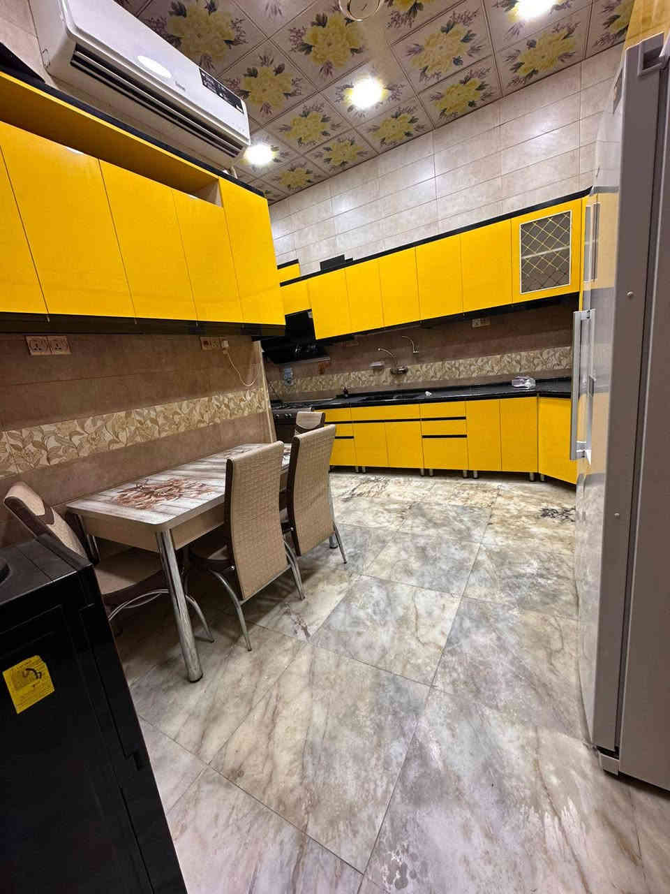 يعلن مكتب عقارات أبو انور فرع الطويسه عن وجود بيت البيع في كوت الحجاج مساحة 125 متر طابقين يحتوي على 4 غرف نوم وصاله وستقبال ومطبخ وصحيات بناء 2025 مكان راقي ممتاز الستفسار الاتصال//***********//***********// كما نستقبل جميع عروضكم وطلباتكم التجارية والعقارية المكتب مجاز قانونيا المكتب ماقبيل مطعم الحسون عقارات أبو انور فرع الطويسه
