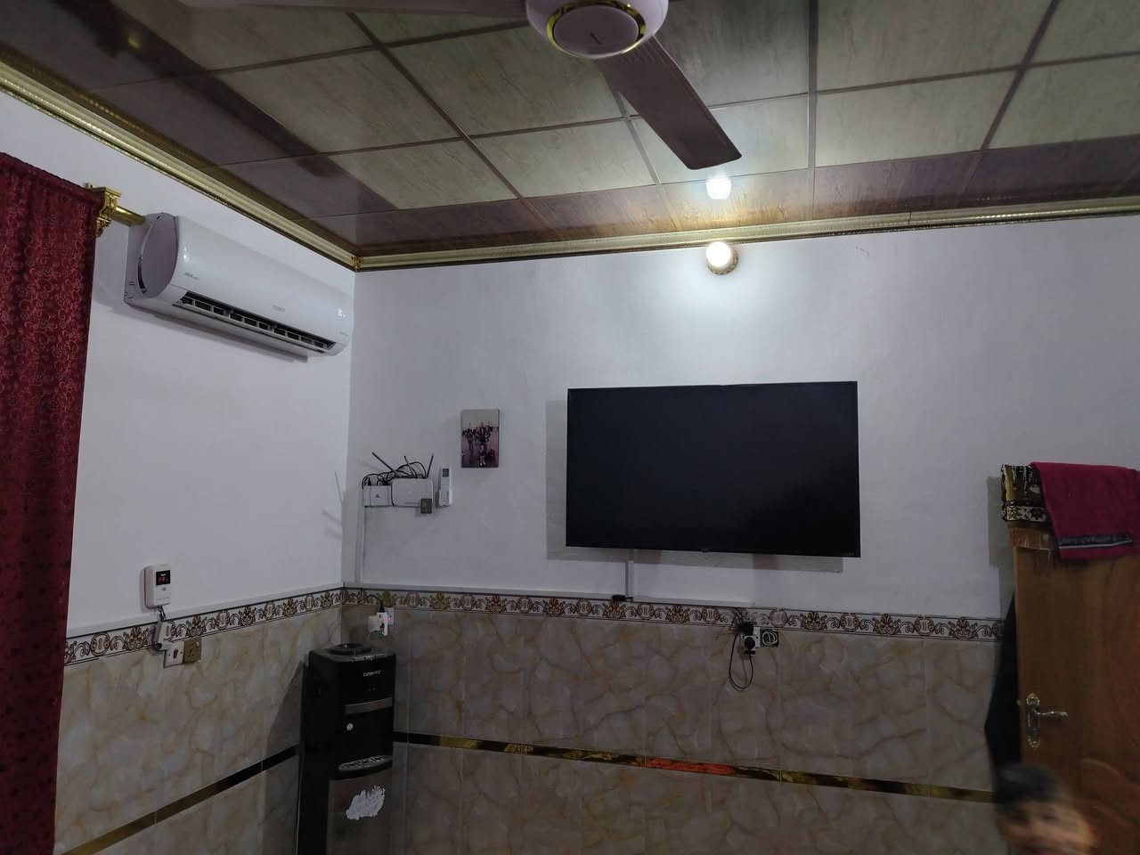 دار للبيع بناء حديث 2019 طابو صرف مساحة240 م مكانه حي الجهاد اول فرع بالقرب من الشارع الجديد واجهة البيت 12 م الطول 20 م يتكون من مطبخ 4×5 سيراميك + (استقبال 5×8 تغليف سيراميك ) +(2 غرف نوم 4×5 تغليف ايزار سيراميك) +(صالة5×8 درج فر) صحيات خارجية +مطبخ حراري+ سطح اشتاكير جديد + ترك خلفي مع جانبي خطوط كهرباء 3 خطوط ماء 2 + بير ماء حلو للاستفسار على الرقم ***********
