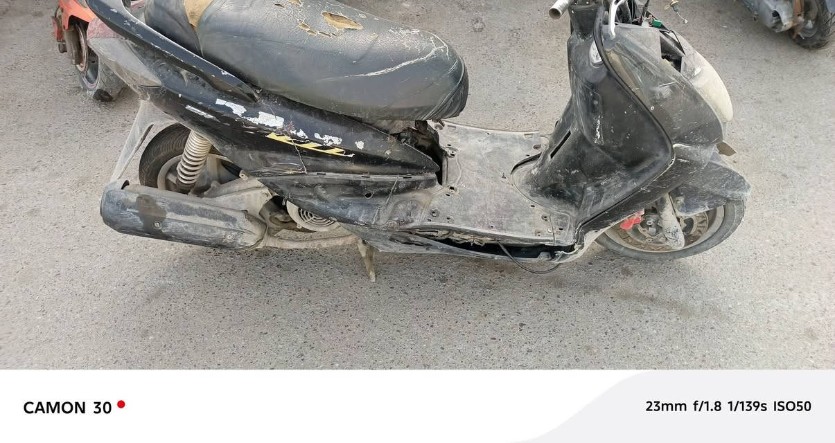 السلام عليكم. دراجة سكنس كوم حديد. نقصهة فقط كابريتر ومتروكة صارلهة سبوعين لان شتريت غيرهة 
السعر 175 مكاني شهداء السيدية . ***********
