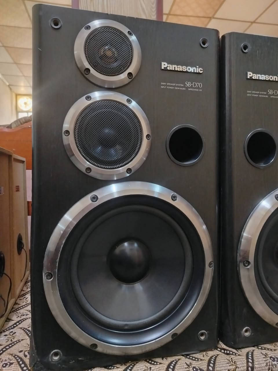 سلام عليكم 
سماعات بنسونگ ياباني أصلي
قياس ١٠أنج ١٥٠ واط لكل سماعة صوت جدا ضخم هزة أرضية. شغالات تويتر ومدرنج وباز وشرط الفحص.اعتذر عن ذكر السعر بسب البعض من المتطفلين.حاشاكم.. شراي اتصل*********** او واتساب أو ماسنجر وتدلل
