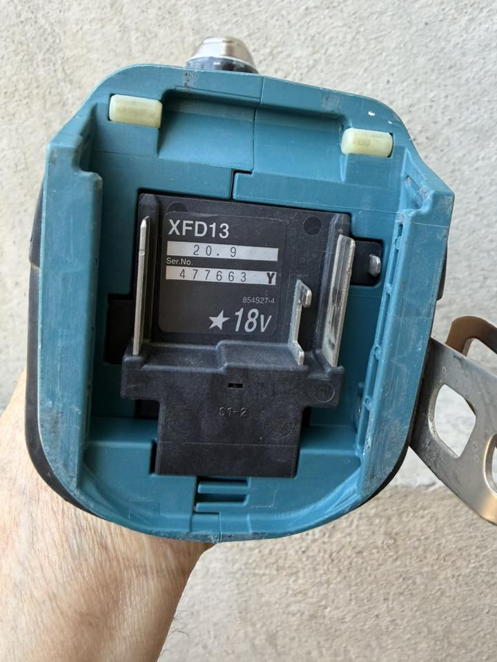 سلام عليكم ، ماكتا أصلي أخو الجديد نسبة النظافة ٪؜٩٠ وفوق . بدون بطارية ١١٠ دولار 
مع البطارية ١٧٠ دولار خمس امبير
***********
