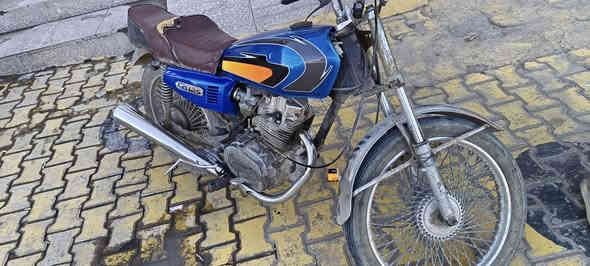 دراجه 4كير كلك مكفوله حاطله محرك ستوته يعني شك الكاع بشلعته دراده محرك بي خيط بخار دراجه عوزه شويه ترتيب واني مالي خلك تاركه دراجه حل ه ومرتبه صالنصه جديده تانكي وصفاح جدد جوابه  جدد يعني مرتبه قدر المستطاع السعر 225

***********
