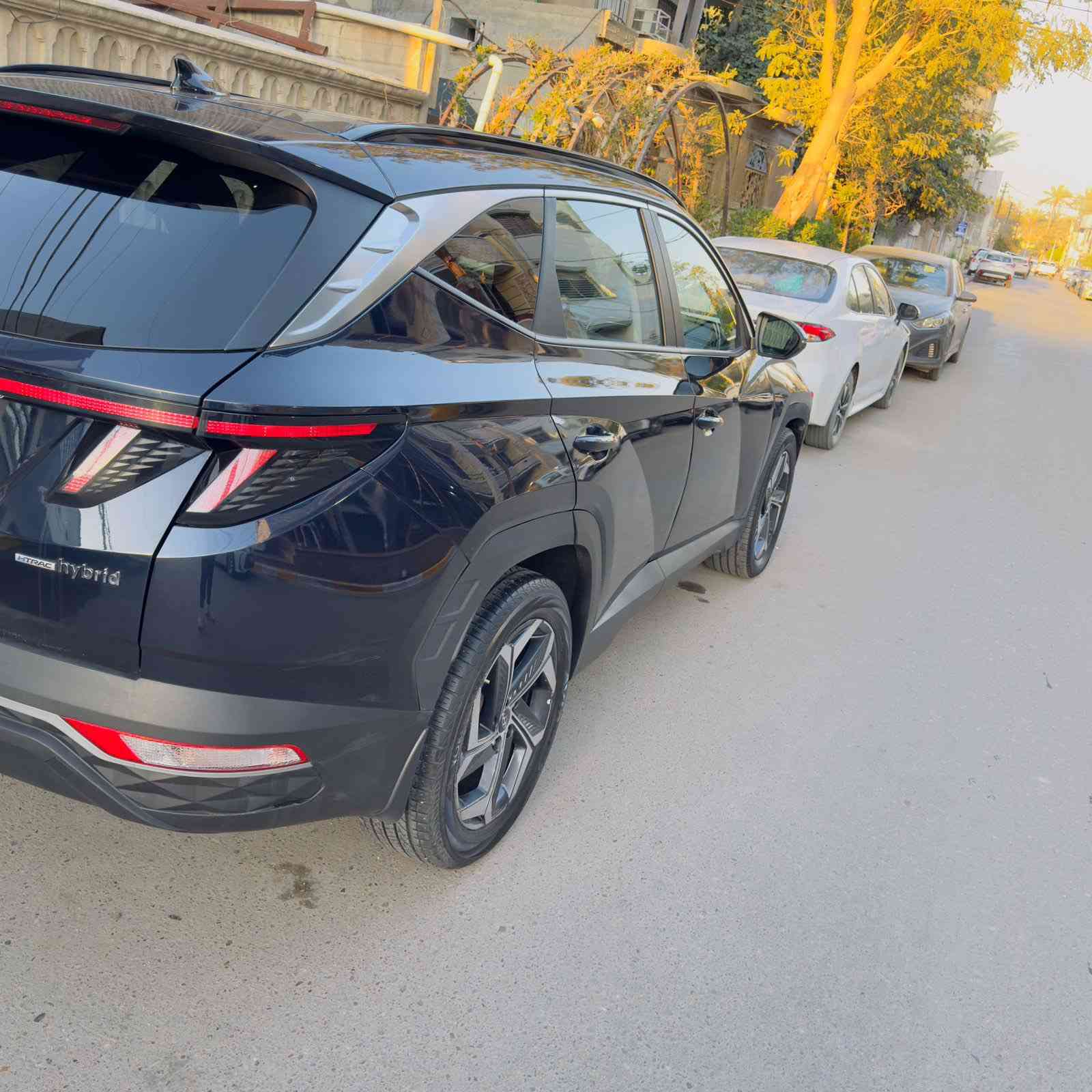 توسان 2023 فول موصفات هايبرد
كشنات تدفئه تبرد
تحكمات ستيرن 
شفتات سرعه
كشنات جلد
تحكم كهربائي بالكشنات 
بونرما
وغيرها 
السعر 198$وبيه مجال حك الجيه
***********
***********
