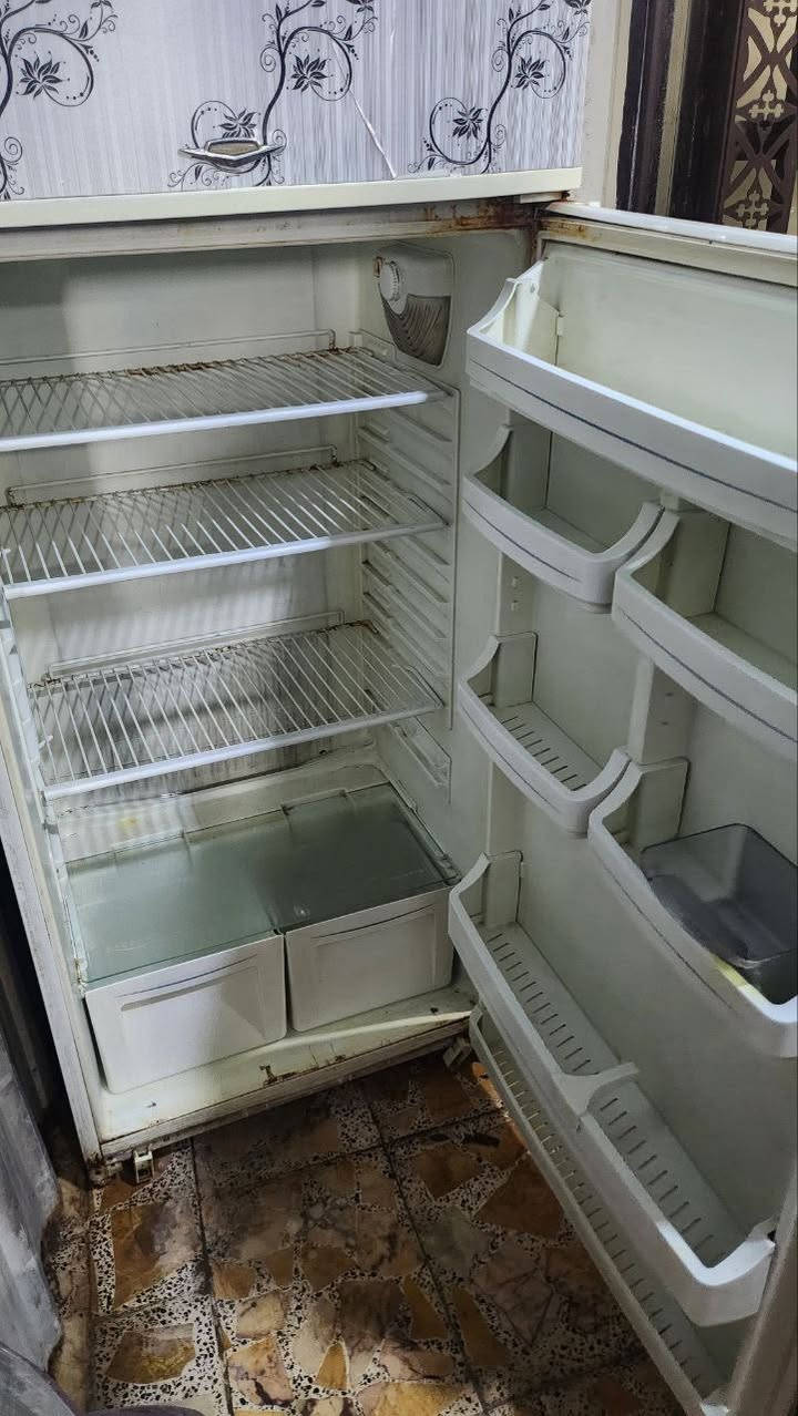 سلام عليكم
ثلاجة فيستل تركية اصلي شغالة اكبر حجم السعر 150 الف 

مكاني بغداد الامين الثانية ***********
