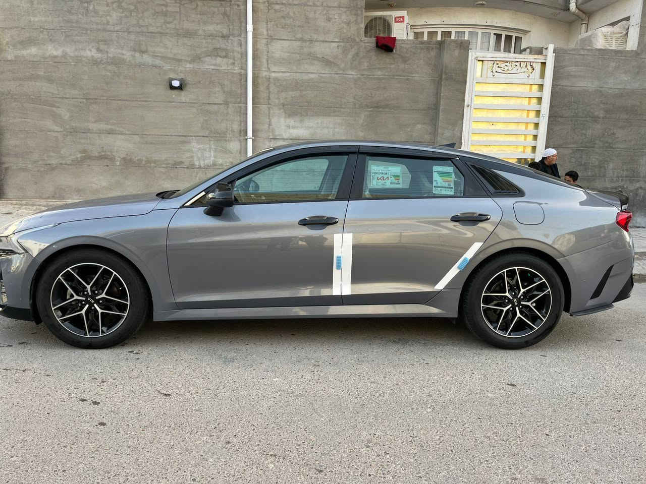 السلام عليكم
للبيع كيا كي فايف موديل 2021 رقم اربيل دولي ماشيه 80الف تحويل مباشر ضرر سياره بنيد مبدل قطعه بلاديه وربع جاملغ خلفي صبغ يم قبغ البنزين سياره بصمه  سايد بريك بصمه تخم تاير جديد صدر امامي خلفي جديد السعر 155بيها مجال للاتصال *********** مكان السياره الرمادي
