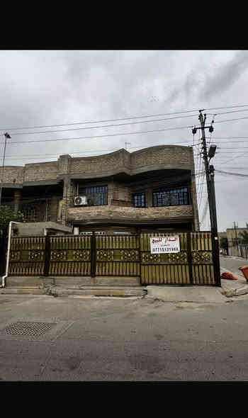 سلام عليكم 
بيت للبيع  الواجهة 9.5 متر والنزال 18.5 متر 
المساحة 175 متر 
بغداد البلديات الضباط شارع الكاشي شارع عشرين
*********** للاستفسار
