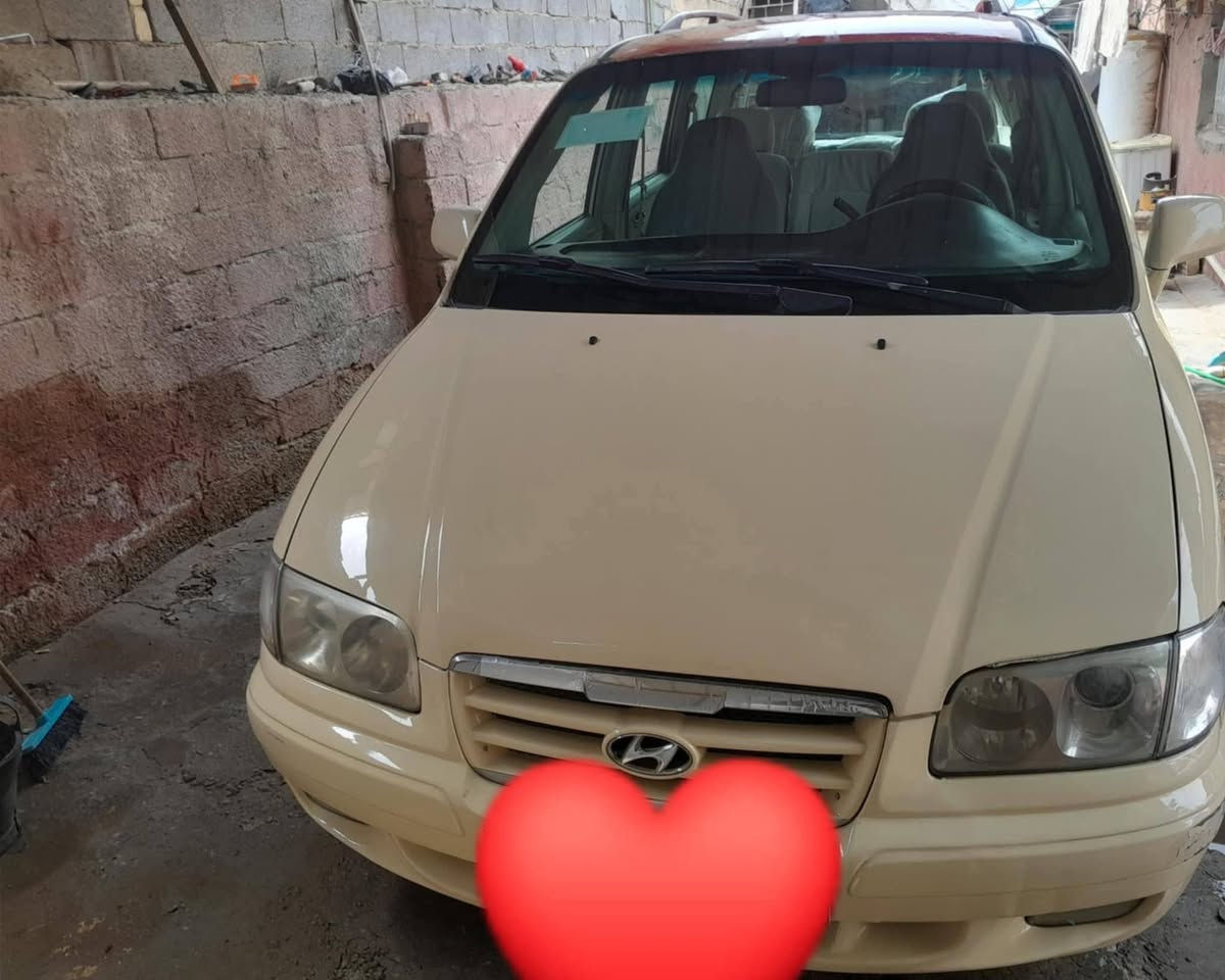 سلام عليكم
السعر مناسب مستعجل 
للبيع هونداي تراجيت 2006 رقم بغداد باسمي سيارة 7 راكب تبريد ثلاث قطع  
 مكانها بغداد الحريه 
***********
***********
