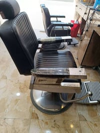 مستلزمات حلاقة • كراسي ٢ • عارضة