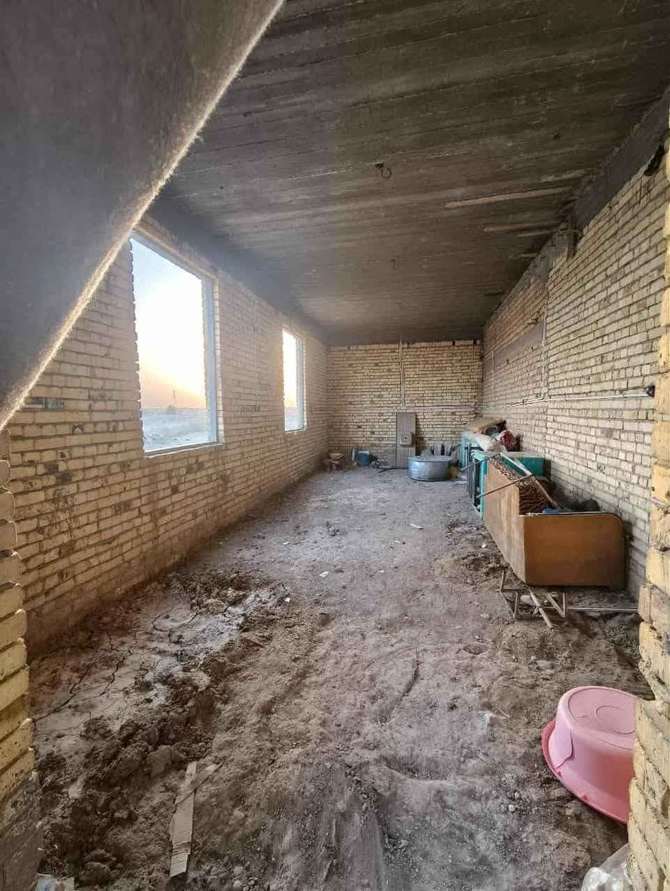 الدار للبيع المساحه 800م يرهم. مراوس
العنوان: ال بوجراد - قرب سيطره المصلح

مواصفات الدار المساحة الكلية 800م يحتوي

على غرفتين مساحه كل وحده 6×4.75

وصاله مساحتها 9×5

ومطبخ حار وبارد مساحته 6×4

ومجمع صحيات داخلي وبيتونه

واستقبال مساحتها 10×4 عوزها بس تشطيب

يوجد كافه خدمات من ماء وكهرباء بالباب

شارع تبليط للباب عرضه 6 متر

للاستفسار عن السعر مراسلة الصفحة او الاتصال على الرقم

***********
