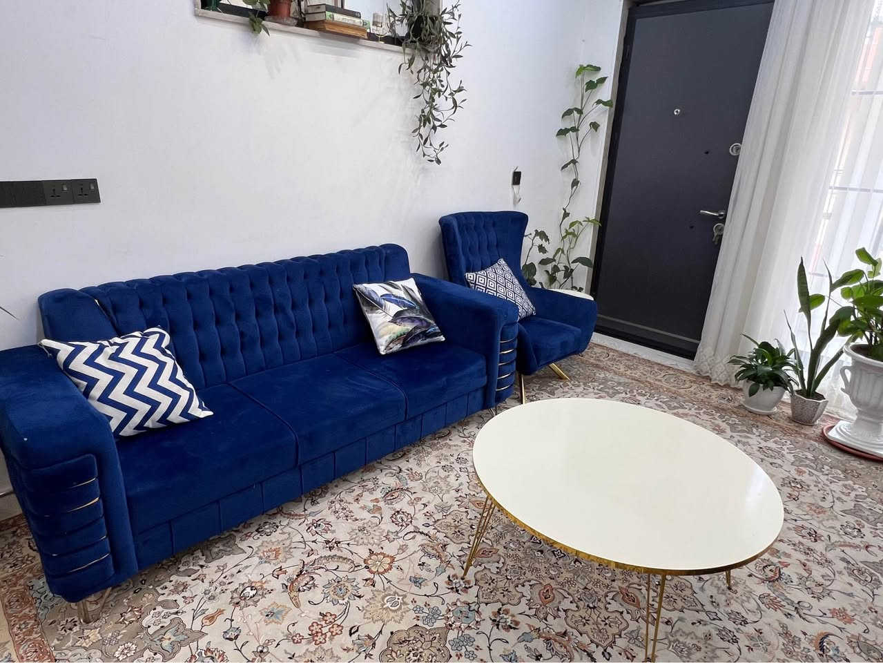 قةنةفةى ناو مال 
8 نةفةرى بو فروشتن زور پاكة
تاخم قةنةفةى حرف L مةواد توركى
زور كةم بةكار هاتووة
ناونيشان هةولير
*********** أربيل, العراق
