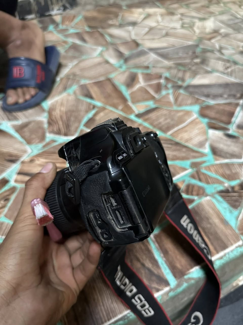 كانون 600D للبدال بكانون 700D  الكاميره شطر 50 الحاله موضحه فالصوره ومعها حزام ومعها فلاش 650 للبدال ب ٧٠٠ مش للبيع حته لو شطر عالي او مع دفع الفرق وحاله كويسه


**إذا كنت صاحب هذا الإعلان وتريد حذفه لأي سبب، رجاءا أرسل رسالة إلى الدعم الفني**