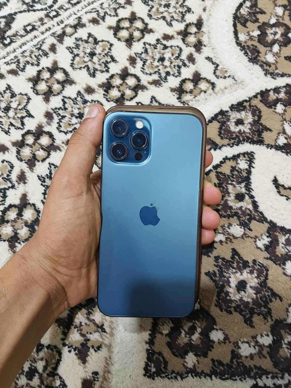 سلام وعليكم ايفون 12 برو ماكس  جهاز كلش نضيف فقط مبدل شاشه اصليه وبطاريه. فيس ايدي شغال كامل ملحقات. سعر ٢٧٠ وبي مجال بسيط ***********
