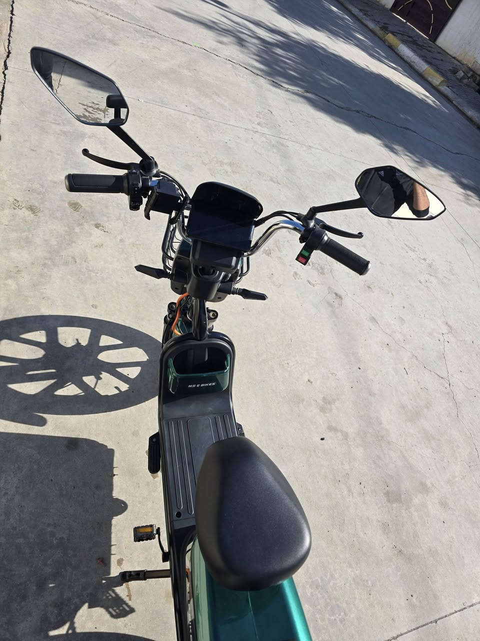 بايسكل شحن للبيع صارلها أسبوعين مشتغل مستخدم وجديد مابي اي عيب وسعرها 380
الرقم الموبايل ***********
