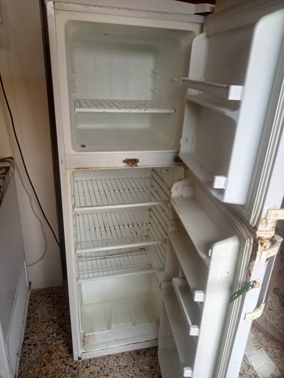 السلام عليكم
يوجد ثلاجة للبيع نضيفه شرط التجميد على فحص
السعر 100
للستفسار 
مراسله الصفحه أو
اتصال على الرقم ***********
