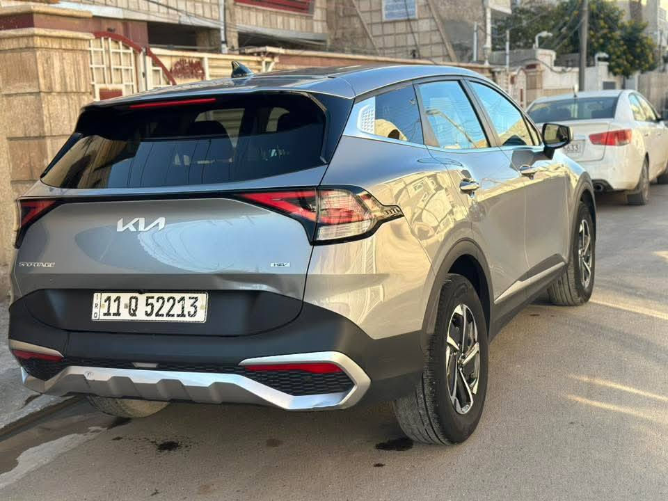 السلام عليكم                   سبورتج.  موديل 23 هايبرد  .                              ماشية 45 الف .                    سيارة جديدة وخير من الله.   بدون فتحه نص مواصفات .  وارد امريكي تبديل جاملغ نفس الون ودعاميه وصبغ ربع البنيد بدون ايرباك وشواصي كلها  سليمه           عنوان بغداد الحريه
***********. 
السعر 195 وبيها مجال
