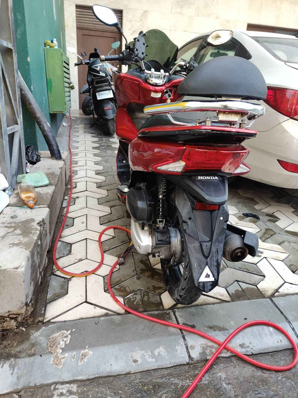 السلام عليكم
Pcx دراجه 
جيل الثاني ياباني 
مكينة 150 
للبيع الدراجه شلعة معدل كهربائيات كلها شغاله دراجه بلاديه اي نقص مابيها 

العنوان بغداد الحسينية 
للاستفسار الاتصال على الرقم
***********
