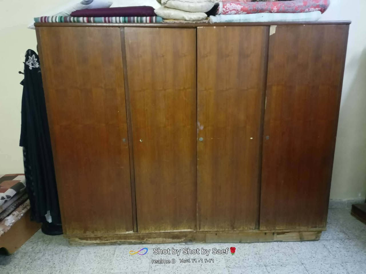 سلام عليكم 
عندي غرفه نوم للبيع بدون تخت 
كنتور و مرايه و مكتبه و زاويه
لسعر ع رقم اني مكلف بل نشر 
***********
لعنوان موصل حي الصديق
