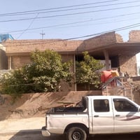 عندي بيت ركن قريب على شارع العام 300 متر نزال 20 والعرض 15 في بغداد حي...