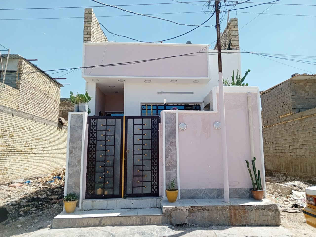 سلام عليكم بيت مساحه 80متر خلف سده بيت سيد نوري بيت كامل او غرفه هم بقالها 8سوف او تكمل كل موادها جاهزه ***********
