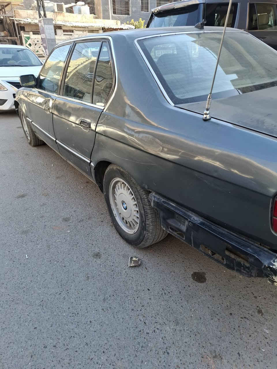 سياره (BMW )بي ام للبيع
ادموديل 1991
اللون رصاصي فيلي
735 مفتوح مو مسكر
السياره نظيفه مثل ما واضح 
كلش وباتريك ونوزلات جدد 
هزه جديده
صار يومين من مسويلهه هزه
وسنويه جديده
السعر 37 وبينه مجال حك الجيه 
موجوده السياره ببغداد
للتواصل عبر الرقم
***********
ومتوفر واتساب
