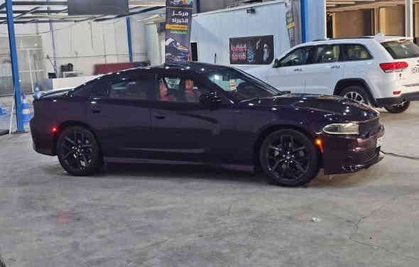 سلام عليكم 
دوج جارجر RT Plus 2022 
مكينة هيمي 5700
فول مواصفات 
فتحة كشنات حضن
كشنات تدفئة تبريد 
كزوز رياضي بلادي 
الون بنفسجي 
الحادث جاملغ وبيها بارد بسيط 
السياره ماشيه 20 الف 
رقم اربيل باسمي تريد تحويل تريد وكالة
السياره ستوك ابد مملعوب بيه سعرها 240 وبيهة مجال
بلحقيقه احلى من صور 
الهاتف والواتساب : ***********
