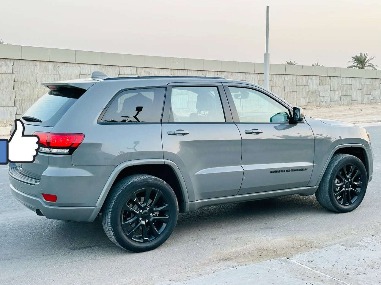 جيب كراند شيروكي فئة بلاك توب 
مديل ٢٠٢٠ 
حادثه سطحي فقط الجاملغ الايمن الامامي نفسه البلادي مصبوغ نصفه  فقط 
بدون ايرباكات 
شاشه كبيرة 
حساسات خلفيه
كامرا دوارا 
رادارات جانبيه 
بريك اوتو  
كشنات تدفئه وتبريد 
كشنات جلد  وشاموه كنتاره
السيارة ماشية 84 الف مايل  
السيارة جديدة بمعنى الكلمة
للأستفسار الاتصال على الرقم ***********
