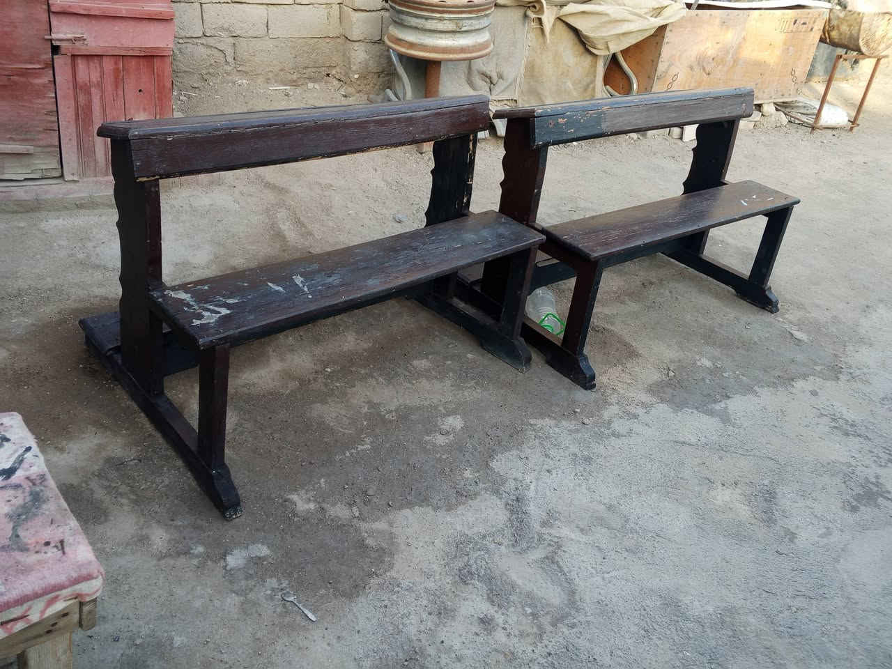 السلام عليكم 
كراسي العدد/2 /للبيع العنوان البصره شط العرب التنومه السعر 125الف 
(***********)
