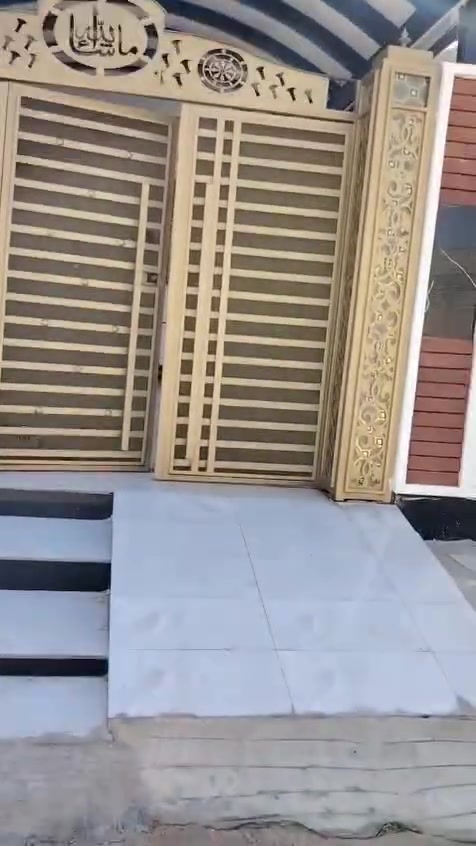 بيع لبيع ابو شطيب حي الأمين زراعي ٢٥جمعية التعاونية رجأ اتصال على رقم المساحة ٢٥٠متر طابق ونص طابق اول بي صحيات خارجية واستقبال وصالة ومطبخ وحمام ومنور عدد ٢ طابق الثاني غرفتين وحمام منطقة هادئة وبيهة خدمات كهرباء تبليط صيدلية محلات ماي ***********
