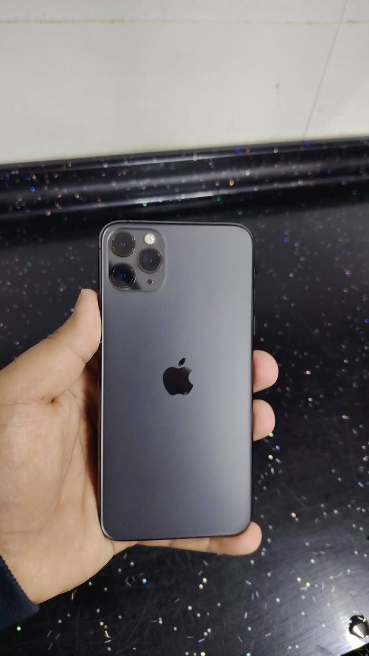 ١١ برو ماكس جهاز نضيف كلشي شغال بيه فقط مبدل بطاريه ١٠٠ فيس ايدي كلشي شغال ذكرته ٢٥٦ بدون غراض فقط جهاز مكاني كربلاء سعره ٣٢٥ وبيه مجال ***********وتساب
