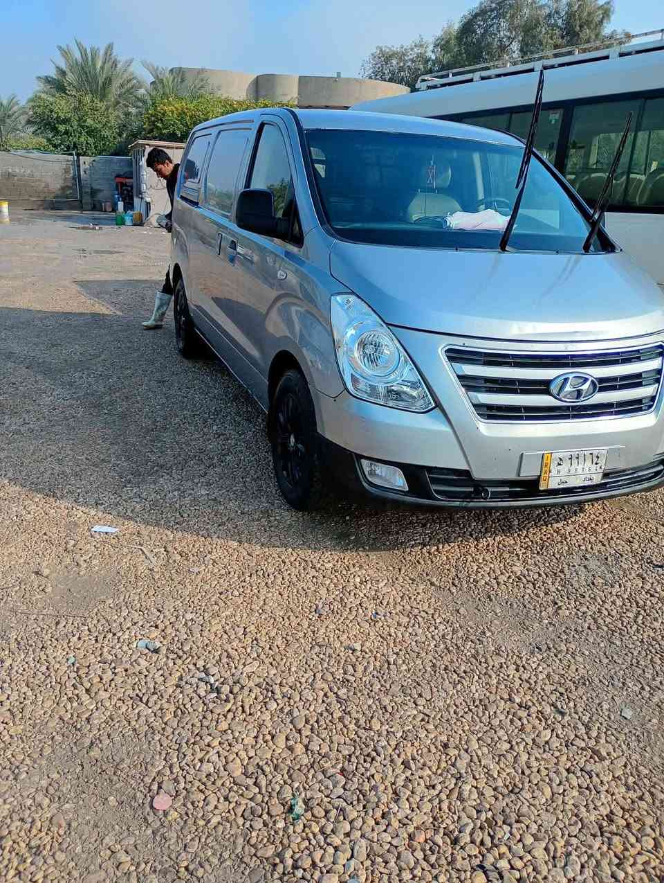 السلام عليكم 
ستاركس 2017 فان حمل
رقم بغداد الماني 
مكينة وكير وحدادية وتخم تأثير مكفول
السعر 170 
المكان بابل حي الصحة 
***********
