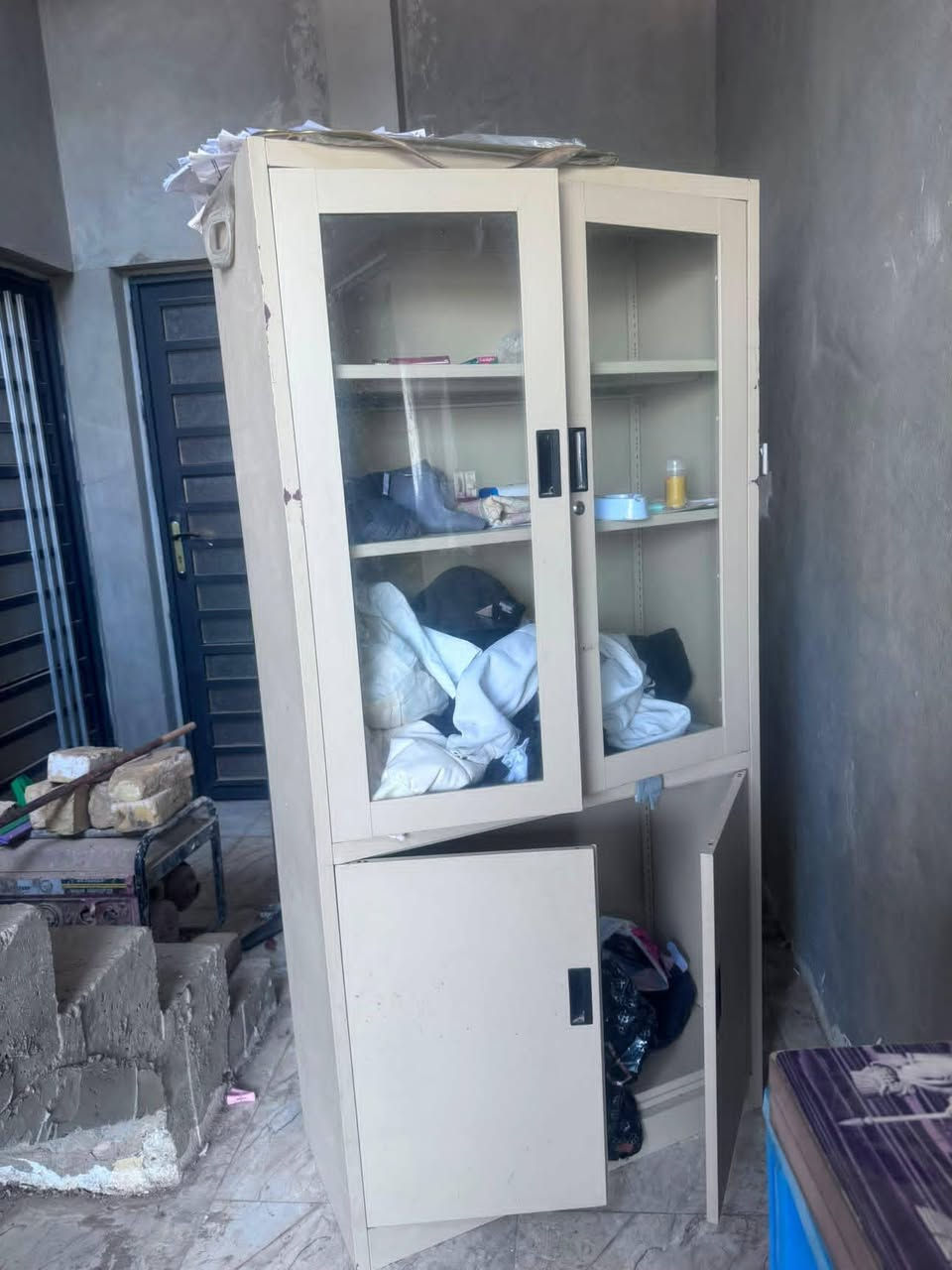 غراض للبيع
ملاحظه : السنك ويا غراض مطبخ هم

***********
