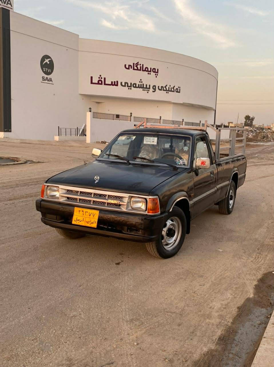 پیکاب مازدا تاک مۆدیل ١٩٩٠ لیدانئ هیج نیە بەس ماشەللەی دەوی زۆر خاوین مایتەوە گیری بەشەرتە مەگینەی سەرفی هەیە  ئەکسلی بەشەرتە بەناو کردەن بەشەرتە 
*********** نرخ٣٥وەرقە
