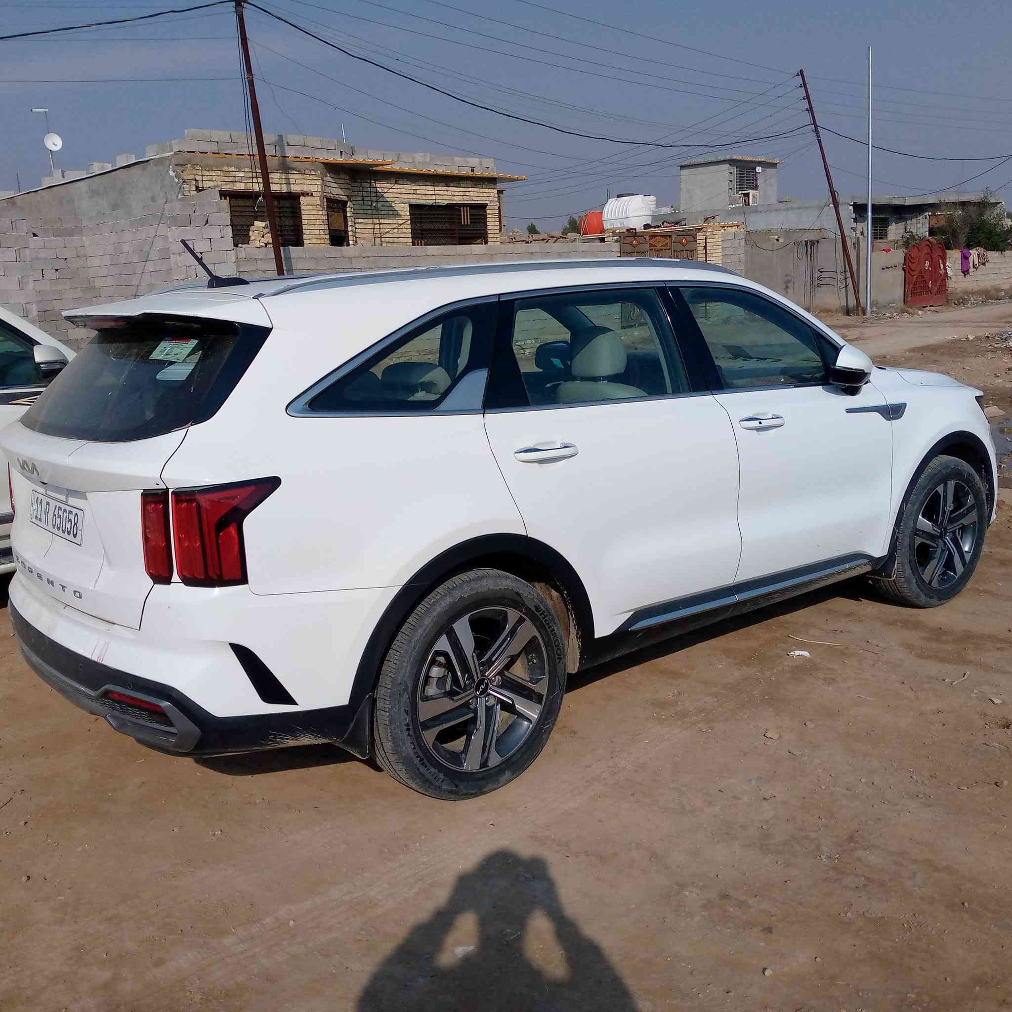 السلام عليكم ورحمة الله وبركاته 
يا الله سورنتو خليجي سيارة مكفوله كفاله  عامه 
-موديل  :2022
-رقم :بغداد الدولي انكليزي مداور ثاني يوم 
-لون سيارة :ابيض 
عدد مسافات مقطوعه :50 الف حقيقي 
المحرك سته سلندر 
#المواصفات 
كامرات 360درجه
بصمه تشغيل +بصمه ابواب 
حساس خلفي امامي 
شاشه كبيره+ 
اشاير بالمري +7كشنات+انظمة قياده 
كشنات جلد تدفه تبريد +كشنات كهرباء 
+تحكم ستير +لاسلكي شحن كشنات 

تبريد 3قطع +مانع انزلاق+تحديد مسار 
بعد بيه هواي موصفات 
السعر 310 وبيها مجال 
العنوان :بغداد النهروان 

باقي التفاصيل الاتصال على الرقم  ***********
