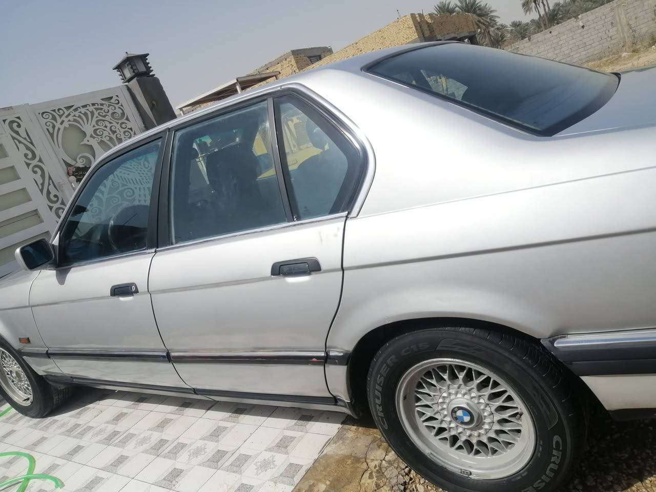 السلام عليكم 735موديل 1991محرك كير مكفول تخم تاير جديد تبريد جديد بريفه منضومه جديد بانزين منضومه جديد كهربائيات كله شغال صدره نضيفه كشره نضيفه واحله من الصور بعد داخل جلد اسود ارضيه جلد  ٧٠وبيه مجال اليعجبه بتصل وبيه خير ويدلل ***********
