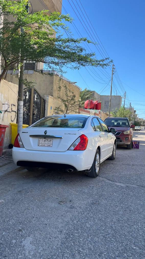 السلام عليكم رينو سفران ٢٠١١ 
سياره جاهزه من كلشي كفاله عامة استخدام شخصي 
الدوشمه جديده 
تبريد خير من الله
فراش الارضيه جديد 
حداديه 
تدفئه كشنات 
كهربايلات جديده 
شاشه تدعم كاربلاي 
وبيه موصفات بعد تعال وشف بعينك احسن . البصره السعر ٨٩ وبيه مجال حگ جيه تعال ***********
*********** البصرة, العراق
