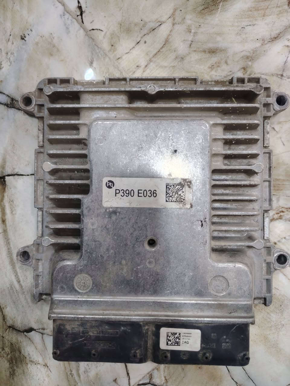 السلام عليكم عقل فورتي للبيع قيم واخذ
***********
