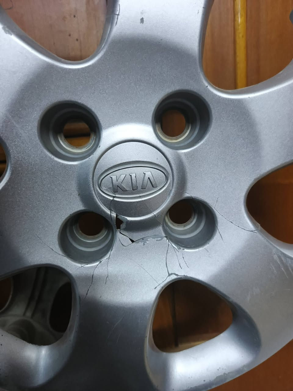 سلام عليكم ٣ كبات سبكتر قيم واخذ مكاني حي العامل رقم ***********
