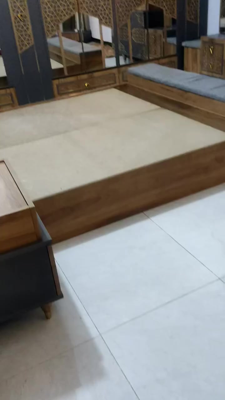 *********** غرفه مستعلمه ونضيفه اخشاب تركي للبيع سعر 900 ومجال بسيط
