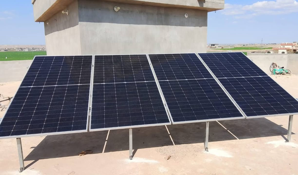 تنصيب منظومة طاقة شمسية بواقع 8 امبير نهاري 4 امبير ليلي من قبل شركة كولدن بور للطاقة الشمسية فرع-ناحية الرياض  .
للاستفسار:
***********
