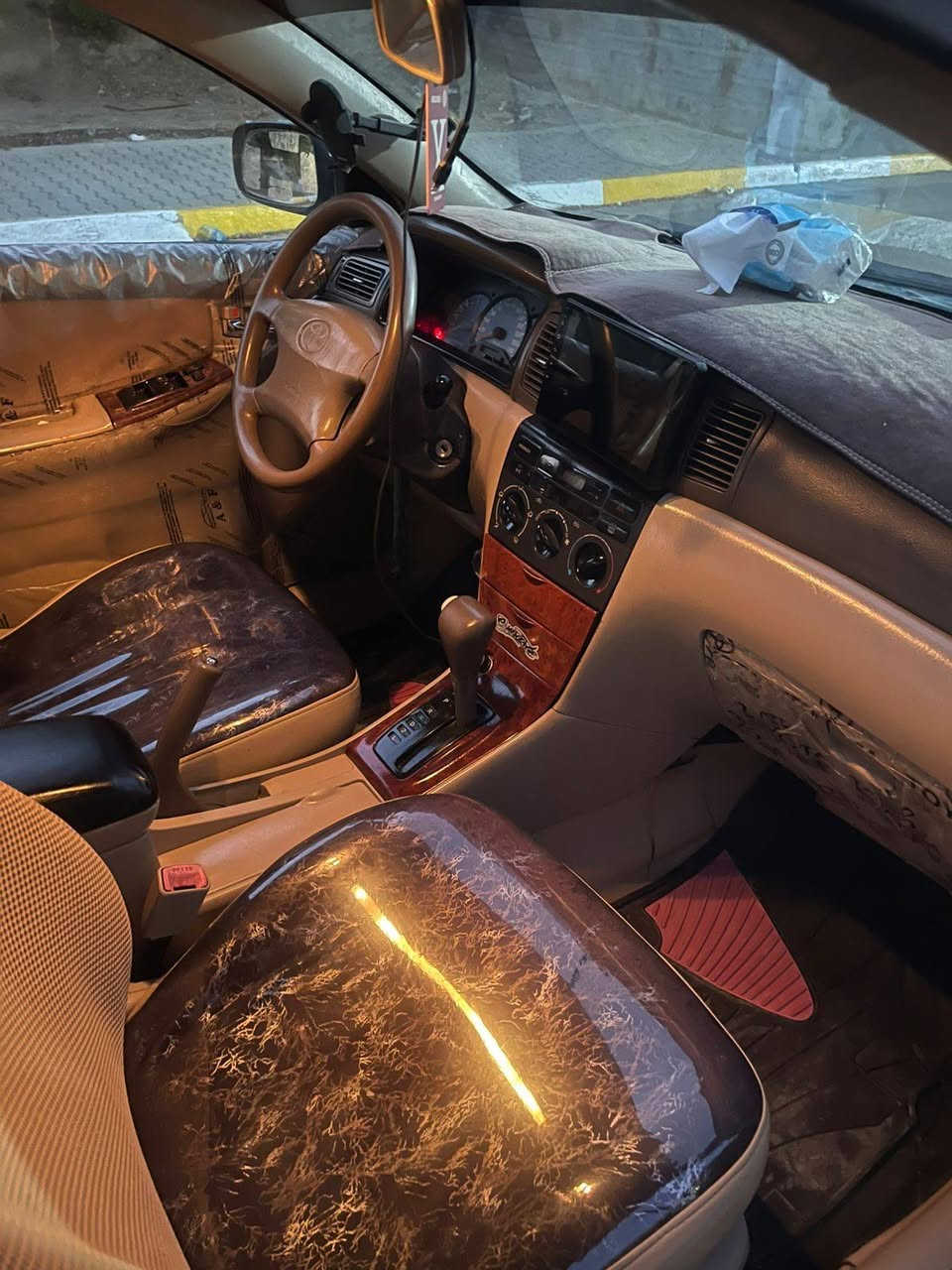 السلام عليكم للبيع كورولا بيكاتشو ٢٠٠٦ رقم بغداد انكليزي  لون ابيض محرك ١٨٠٠ جديد كير جديد غرفة جديدة تخم تاير جديد سيارة جاهزة والله بيها تبريد ثلج هي واكفة سيارة على يدي مدوشمة السونار مرفق بالصور السعر ٨٧ وبيها مجال اي استفسار *********** واتساب موجود مكاني بغداد
