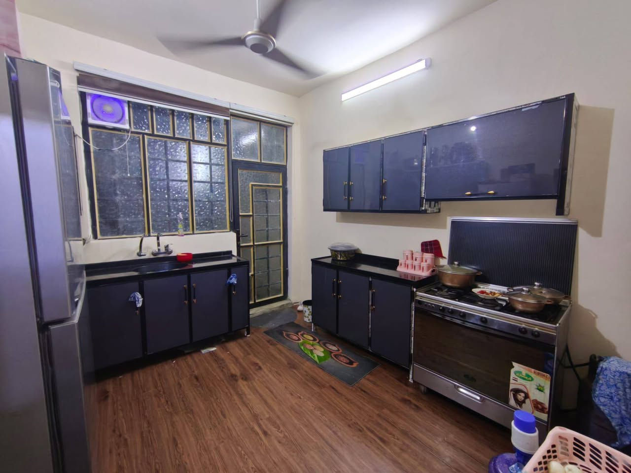 بيت للبيع مساحه 150 متر
قاطين طابو ملك  صرف 
بغداد بمنطقه الانتصار 
مقابيل مستشفى حماد شهاب 
قبل مرور الحسينيه 

استقبال 
وصاله  
ومطبخ 
6وغرف نوم 
وخدمات كامله  
وخدمات 
وكراج سياره
*********** سيد حيدر
*********** سيد حسين
