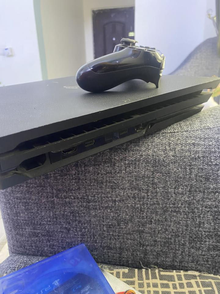 بلي 4 برو
كامل الملحقات
ذاكرة 1 تيرا
جهاز نظيف
مع الجويستك الاصلي و قرصين
God of war 3
Call of duty modern warfare
للإستفسار 
***********
